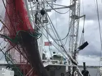 Trallers pārdod