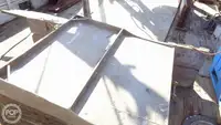 Trallers pārdod