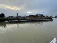 Pontons pārdod