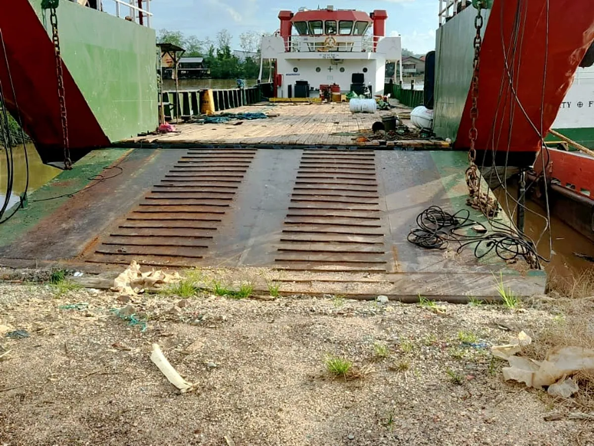 Desanta kuģis, tankkuģis pārdod
