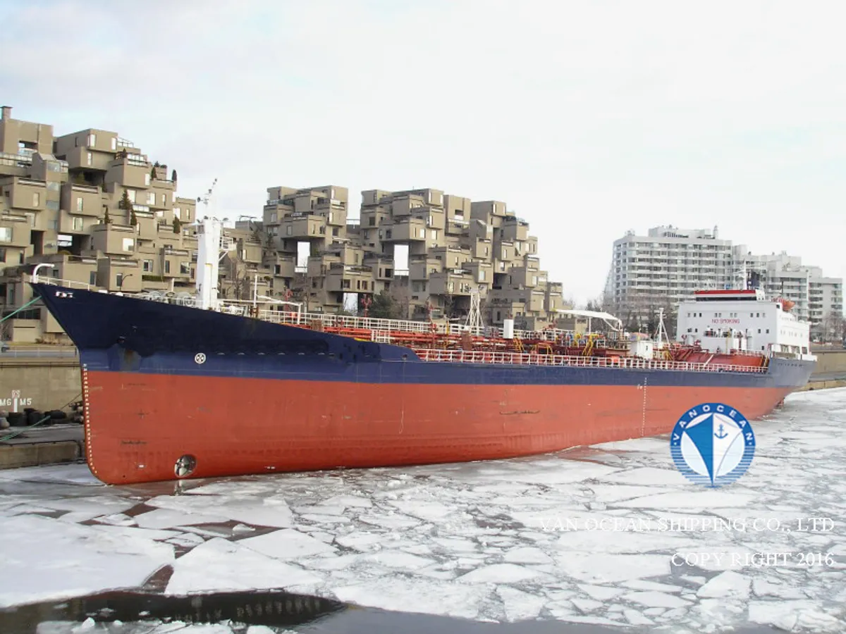 Naftas / Ķīmisko vielu tankkuģis pārdod
