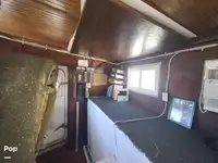 Trallers pārdod