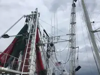 Trallers pārdod