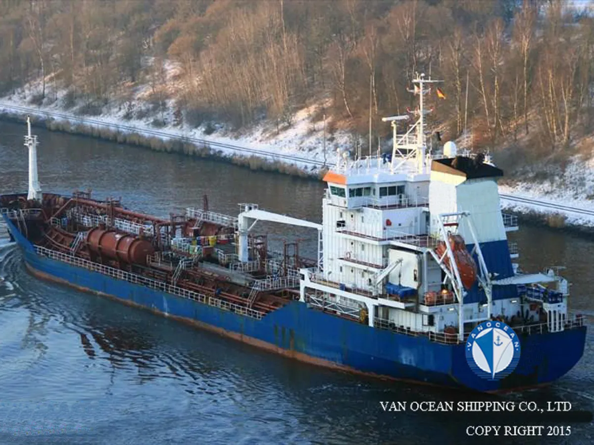 Naftas / Ķīmisko vielu tankkuģis pārdod