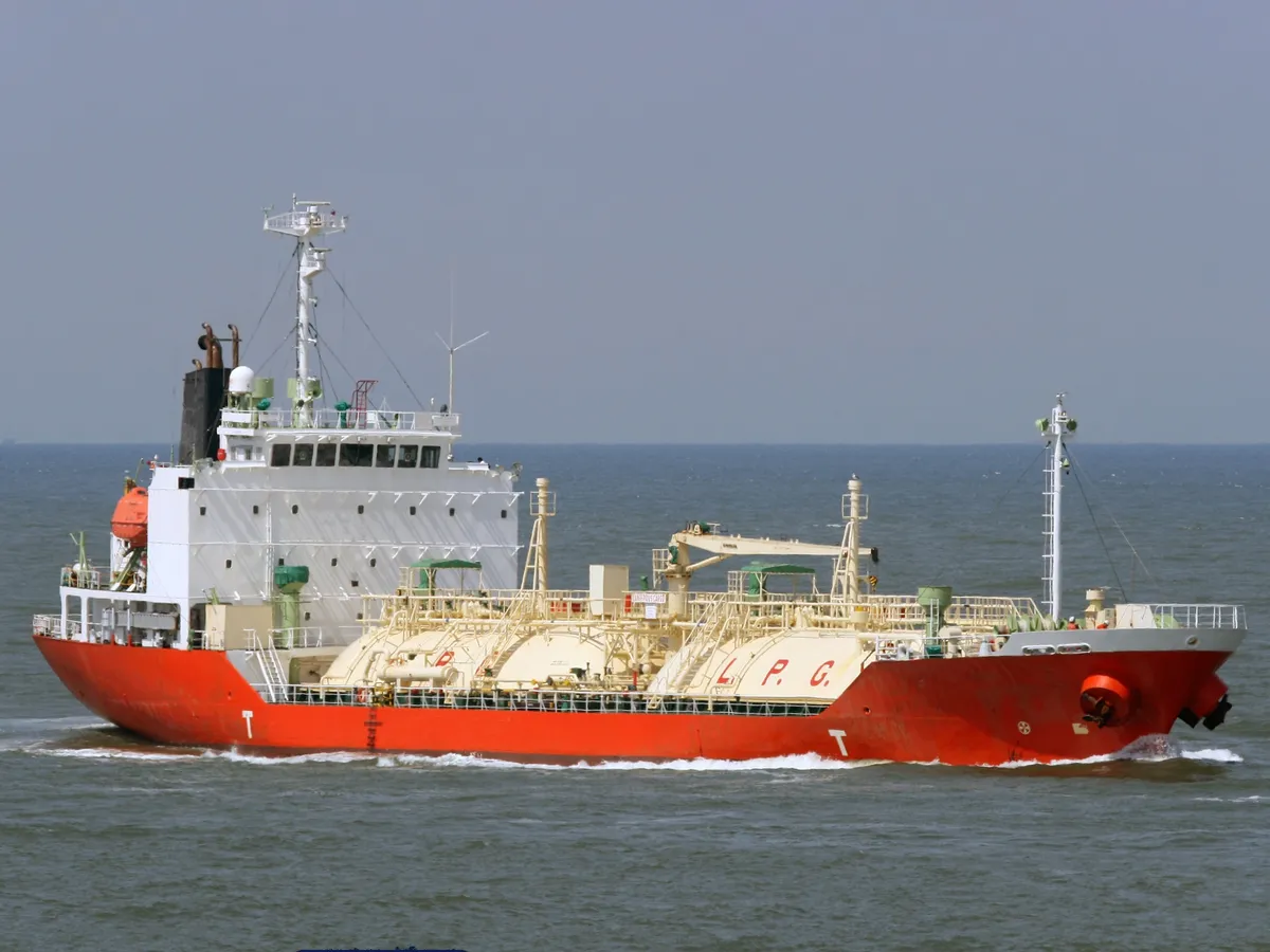 Šķidrā naftas gāzes (LPG) pārvadātājs pārdod