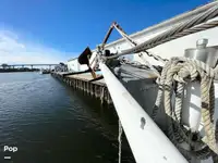 Trallers pārdod