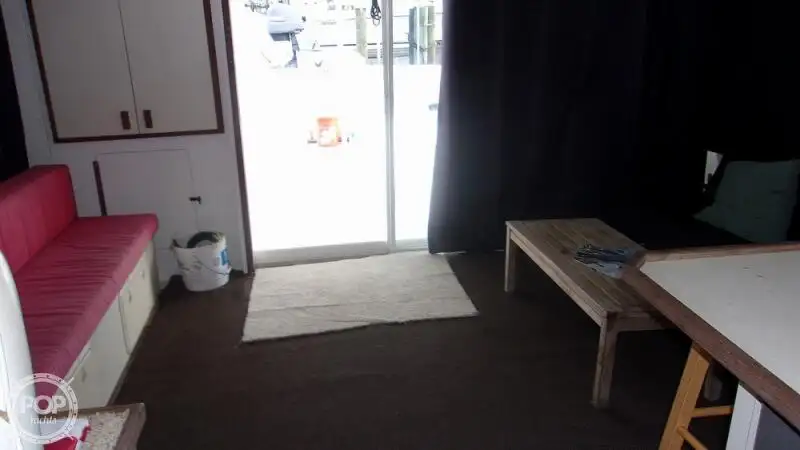 Niršanas atbalsta kuģis pārdod