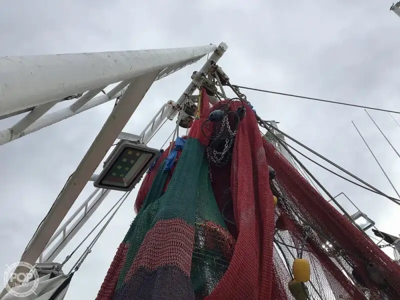 Trallers pārdod