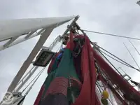 Trallers pārdod