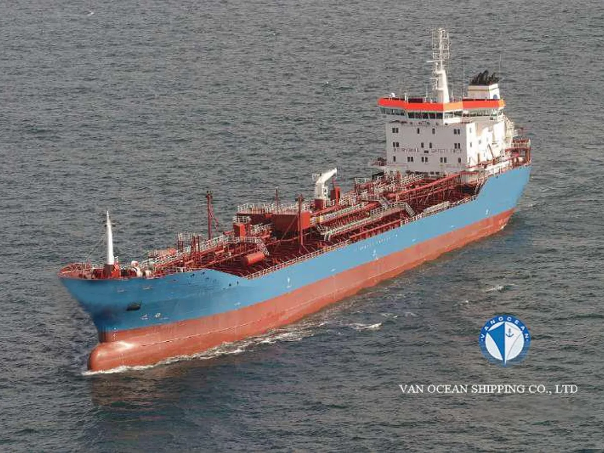 Naftas / Ķīmisko vielu tankkuģis pārdod