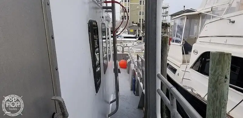 Trallers pārdod