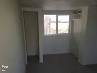 Trallers pārdod