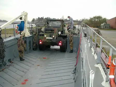 Desanta kuģis, tankkuģis pārdod