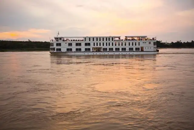 Kruīza kuģis pārdod
