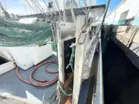 Trallers pārdod