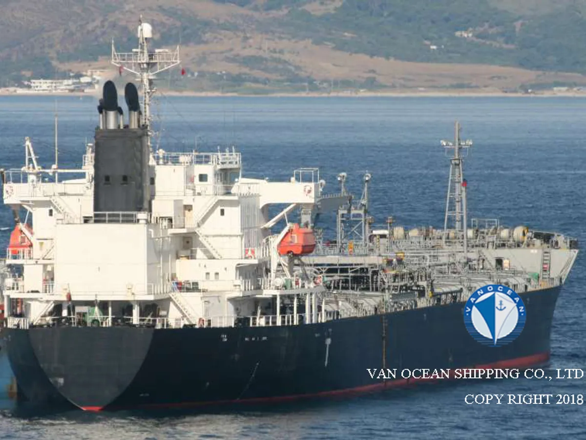 Naftas / Ķīmisko vielu tankkuģis pārdod