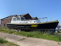 Pilotkuģis pārdod