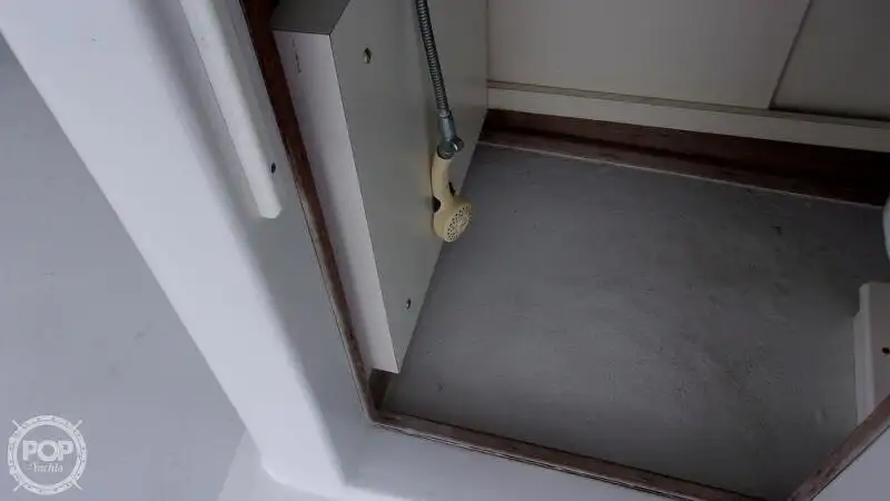 Niršanas atbalsta kuģis pārdod