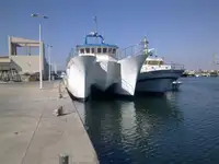 Katamarāns pārdošanā