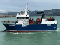 Trallers pārdod