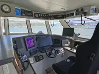 Garā līnija zvejas kuģis pārdod