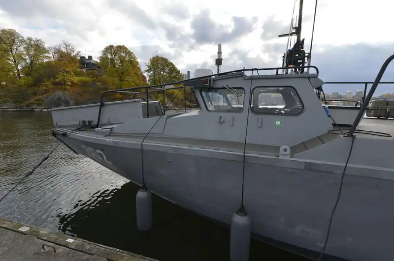 Kara / Militārie kuģi pārdod
