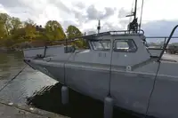 Kara / Militārie kuģi pārdod