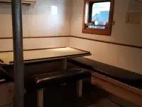 Trallers pārdod