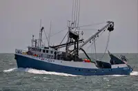 Purvotāju zvejas kuģis pārdod