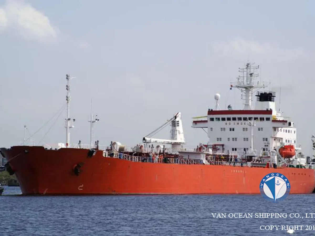 Naftas / Ķīmisko vielu tankkuģis pārdod