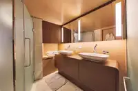 Kruīza kuģis pārdod