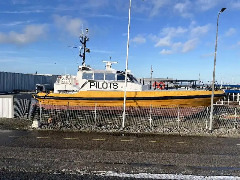 Pilotkuģis pārdod