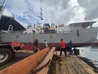 Garā līnija zvejas kuģis pārdod