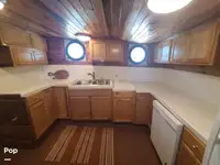 Trallers pārdod