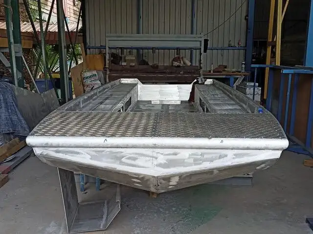 Darba laivas pārdod