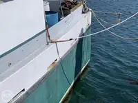Garā līnija zvejas kuģis pārdod