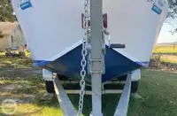Trallers pārdod