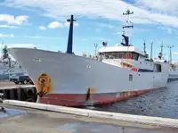 Garā līnija zvejas kuģis pārdod