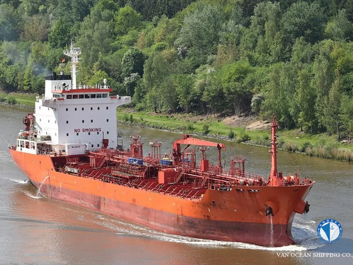 Naftas / Ķīmisko vielu tankkuģis pārdod