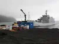 Desanta kuģis, tankkuģis pārdod