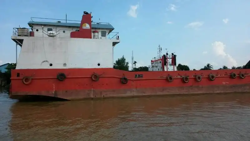 Desanta kuģis, tankkuģis pārdod