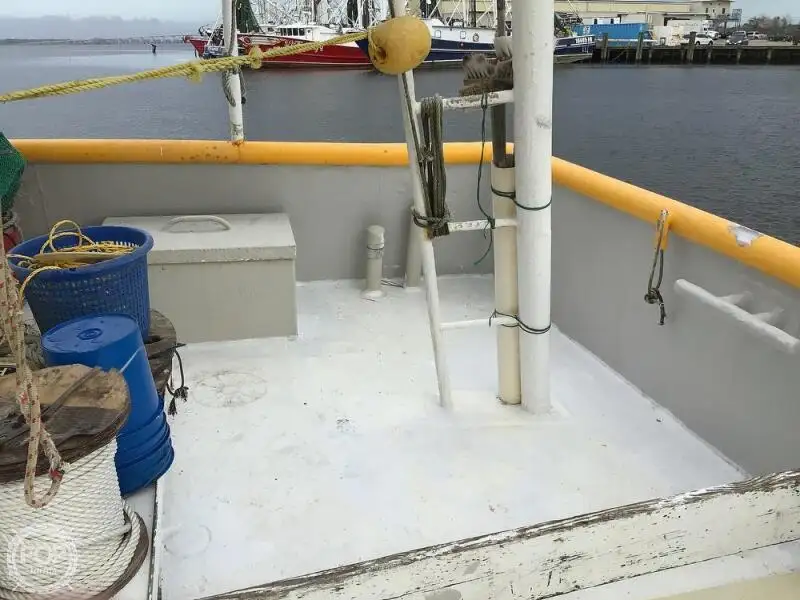 Trallers pārdod
