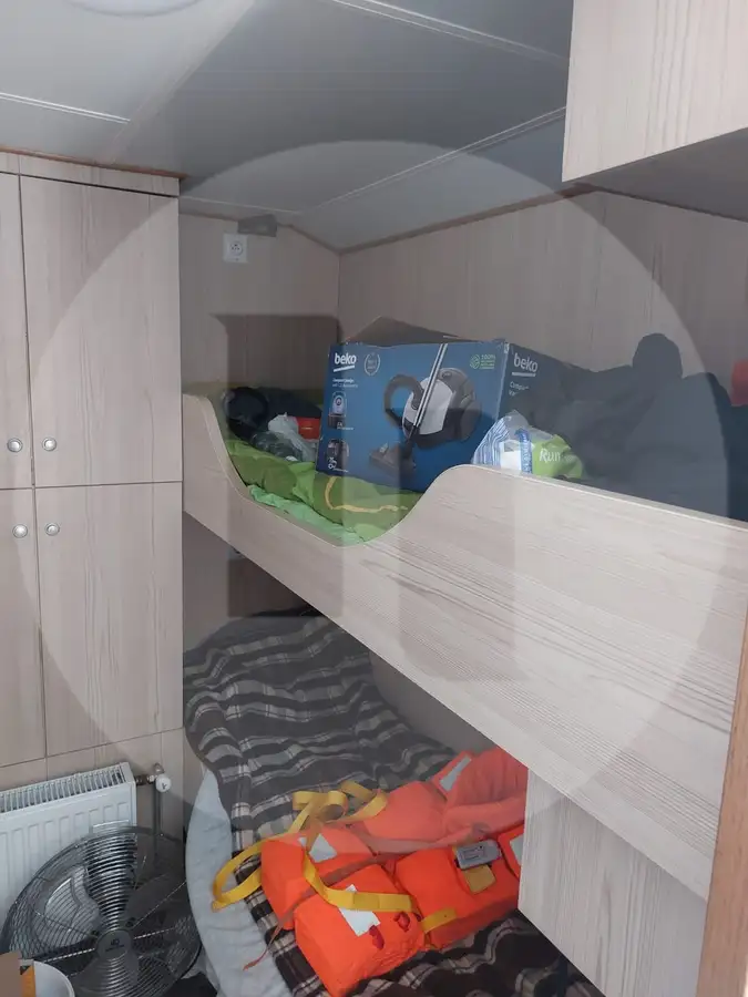 Dzīvu zivju pārvadājumu kuģis pārdod