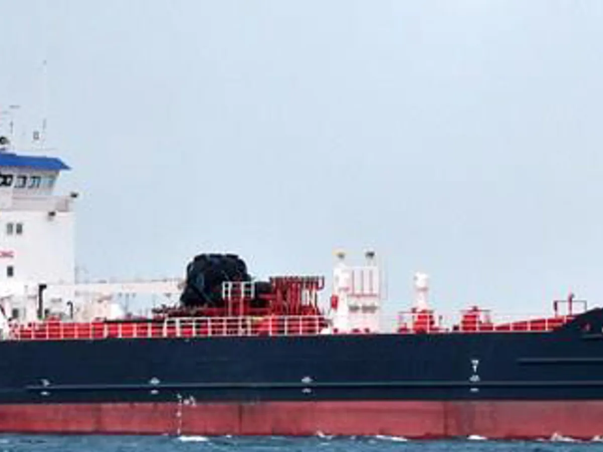 Naftas / Ķīmisko vielu tankkuģis pārdod