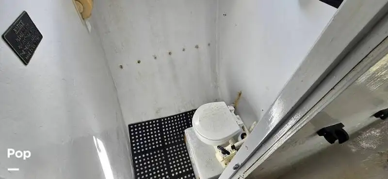 Niršanas atbalsta kuģis pārdod