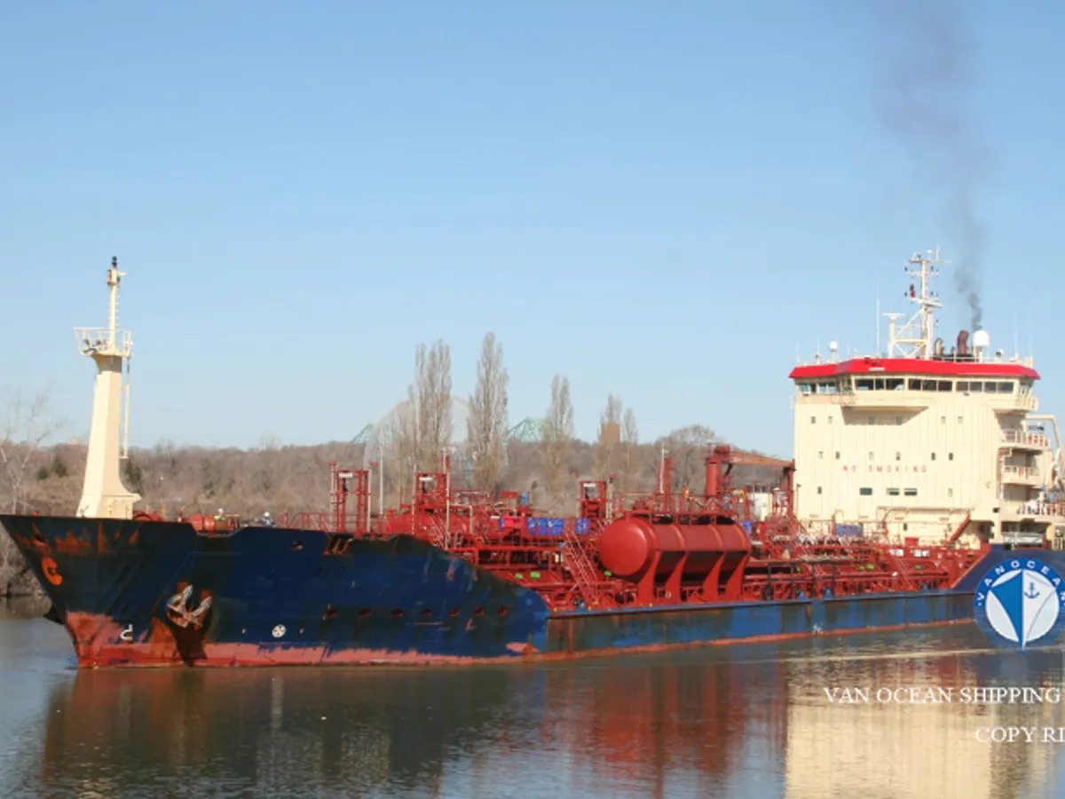 Naftas / Ķīmisko vielu tankkuģis pārdod