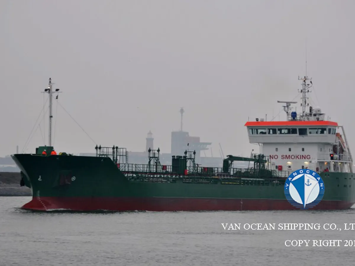 Naftas / Ķīmisko vielu tankkuģis pārdod