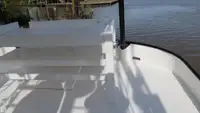 Trallers pārdod