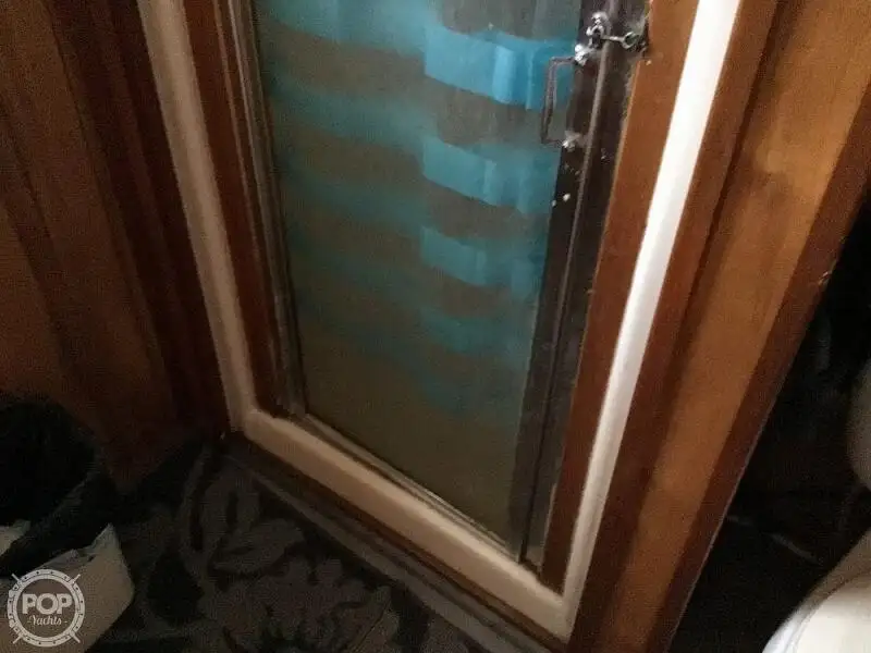Trallers pārdod