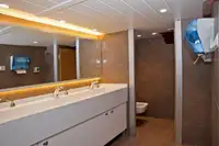 Restorāna kuģis pārdod